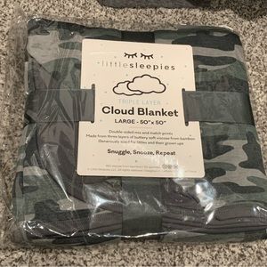 Nib little sleepies camo cloud blanket